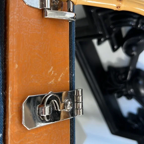 Cute NY beaded box can use as pocketbook or box - Picture 2 of 5